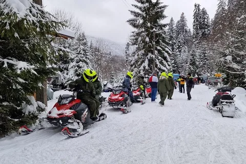 Bucharest: Snowmobile Tour with Peleș Castle and Cable Car