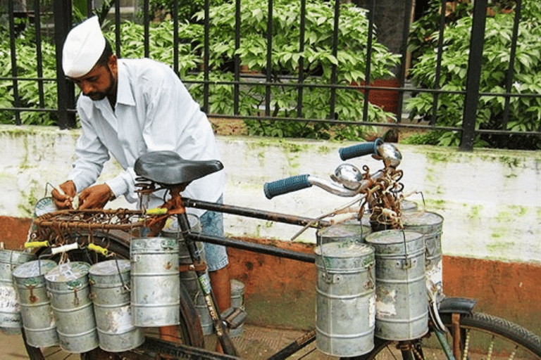 Mumbai: Nahverkehr und Dabbawallah Tour