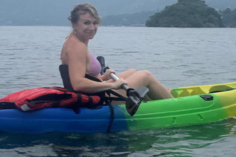 San Salvador: Wycieczka kajakowa o wschodzie słońca po jeziorze Ilopango z odbiorem