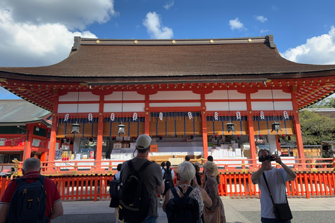 Kyoto: Inari Shrine Wandeltocht met lokale gids