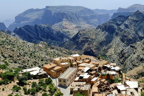 Muscat: Jebel Akhdar and Birkat Al Mouz Guided Day Trip