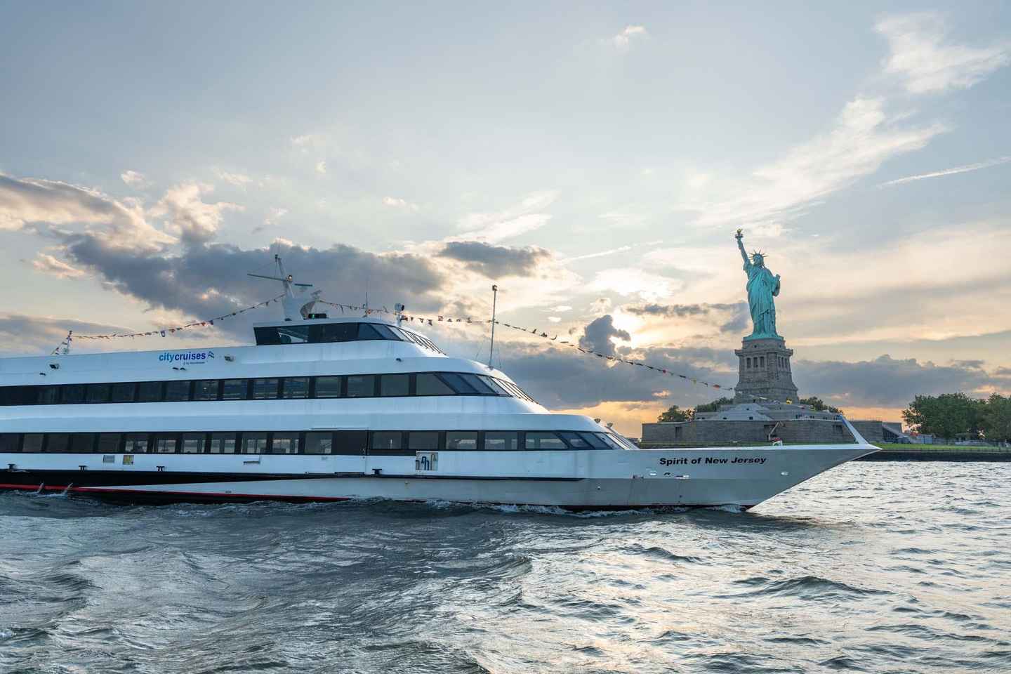 City Cruises New Jersey: NYC Buffet Lunch or Dinner Cruise - New York City Buffet Dinner Cruise