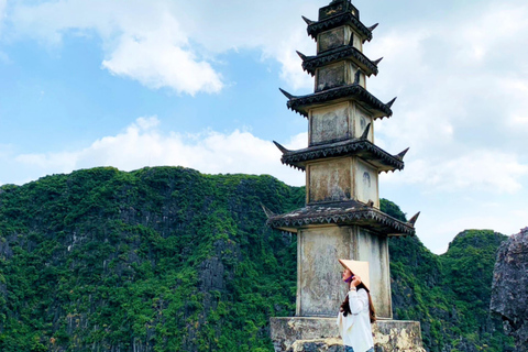 Ninh Binh: Tam Coc - Hoa Lu & Mua Höhle Ganztägige EntdeckungHanoi: Tam Coc - Hoa Lu & Mua Höhle Ganztägige Entdeckung