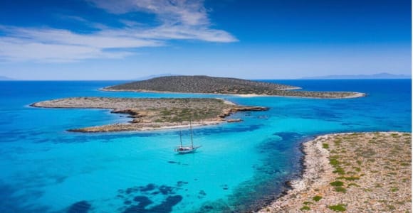 Aeolus Motor Yacht cruise in Paros