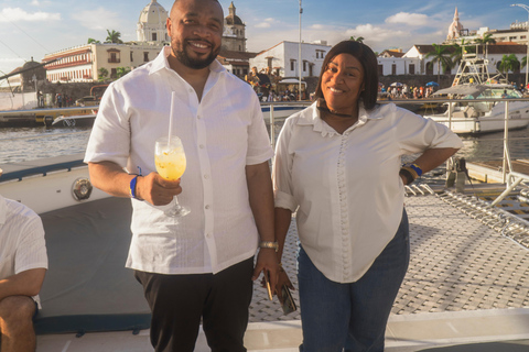 Cartagena: Sunset on Cartagena Bay aboard the Flamante Catamaran Cartagena: Sunset over Cartagena Bay aboard the Flamante Catamaran