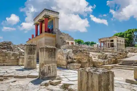 Knossos Place and Minoan Performance from Rethymno