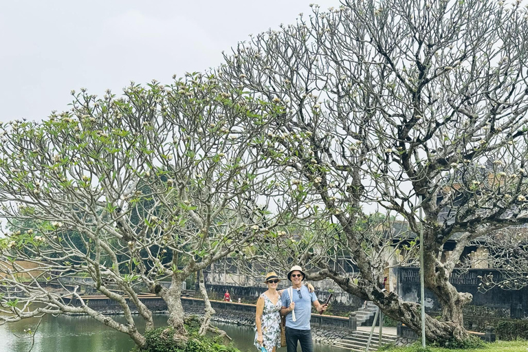 Tour de medio día por Hue: Río del Perfume, Ciudadela Imperial, MercadoTour de medio día por Hue: Río del Perfume y Ciudadela Imperial, Mercado