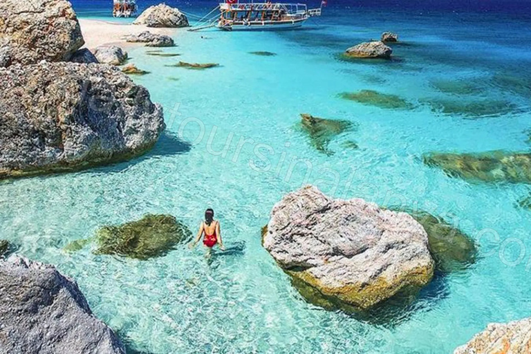 Suluada: Crystal Bays Boat Trip with Lunch