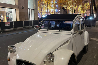 Paris: Private Guided City Tour at Night in Citroën 2CV