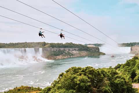 Niagara Falls w Kanadzie: Ziplinem do wodospadów