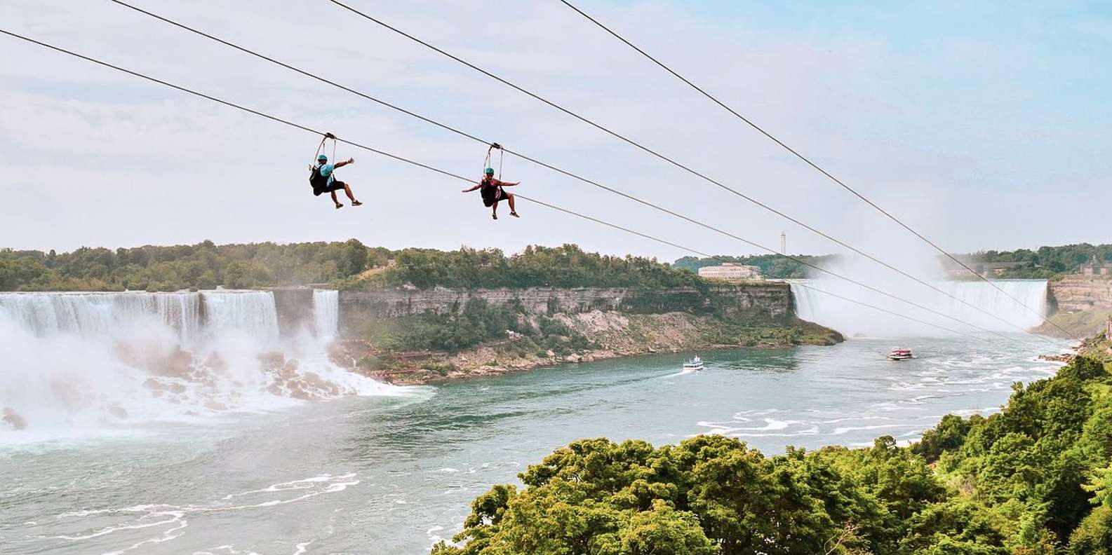 Zipline над водопадами в Тайланде