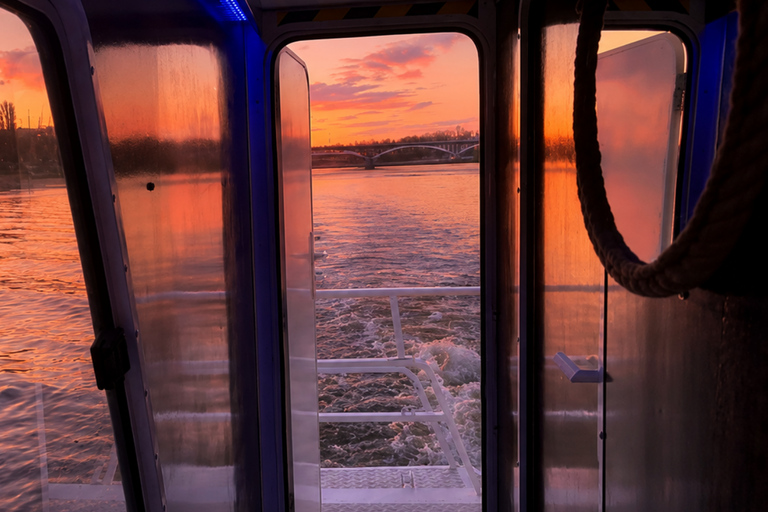 Warsaw: Sightseeing Cruise with 7 Language Audioguide