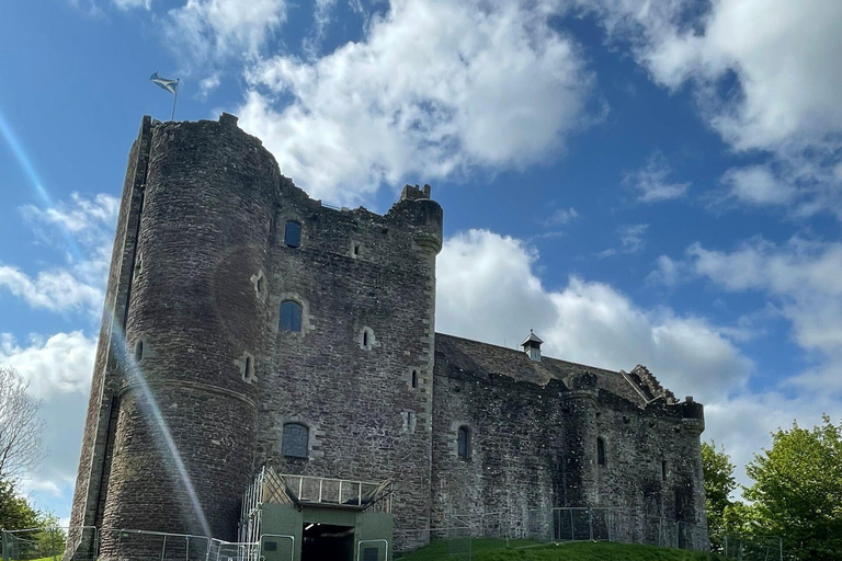 Von Edinburgh aus: Entdeckungstour zu den Drehorten von "Outlander""Outlander" Explorer Tour mit Eintrittskarte für Doune Castle