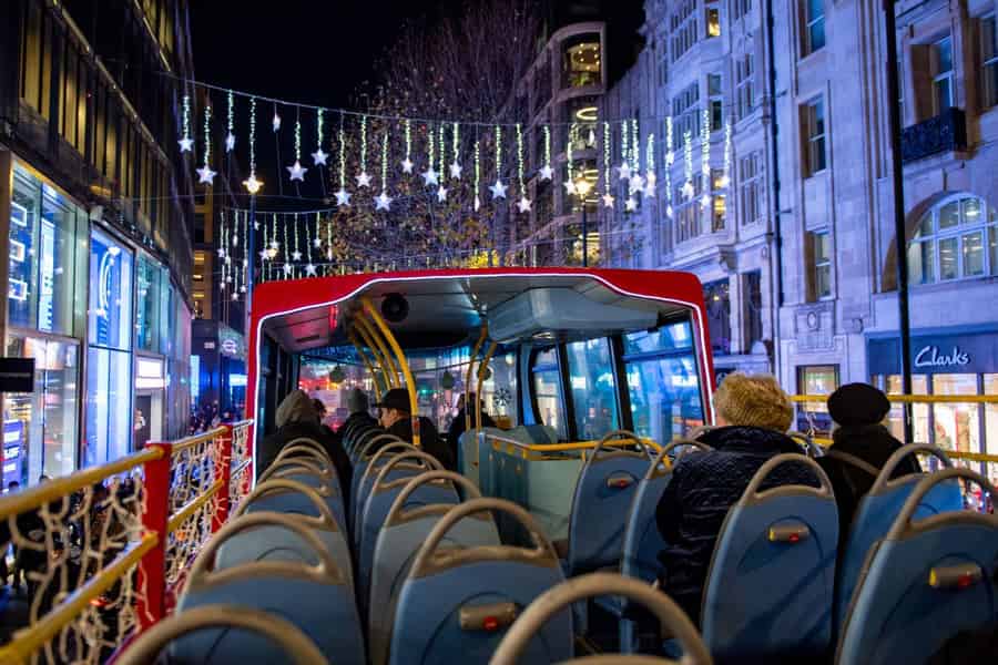 London: Weihnachtslichter Bustour mit offenem Oberdeck. Foto: GetYourGuide London: Weihnachtslichter Bustour mit offenem Oberdeck. Foto: GetYourGuide
