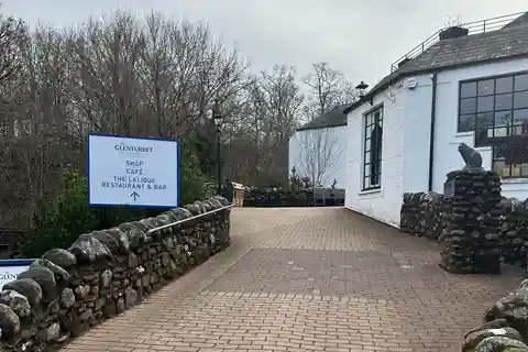 Edinburgh: Private Highland Whisky Tour with Transportation