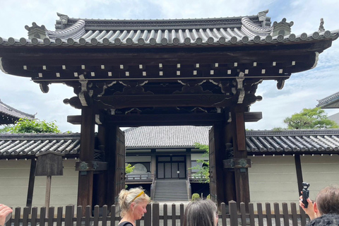 Tokyo: Yanaka District Walking Tour 13 dishes at 4 Eateries