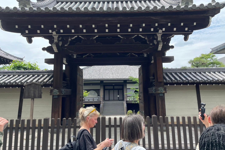 Tokyo: Yanaka District Walking Tour 13 dishes at 4 Eateries