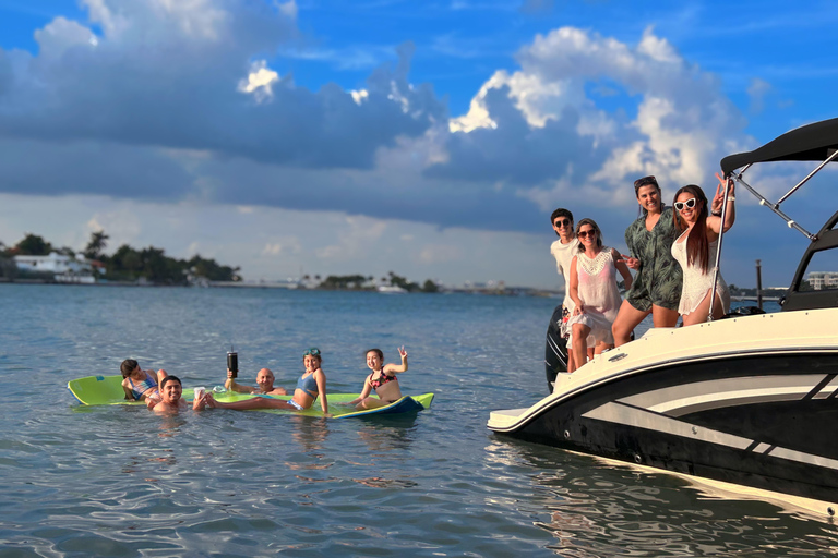 Miami: Private 29’ Sundeck Coastal Highlights Boat Tour 2-hour Private Boat Tour