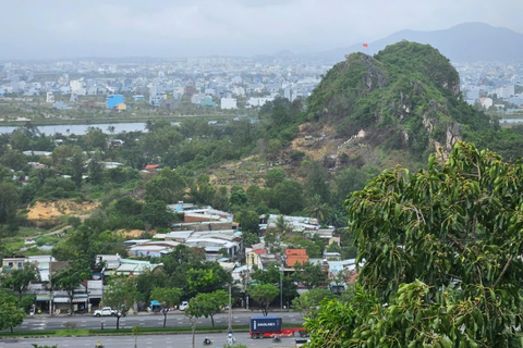 Da Nang : montagne de marbre, pont du Dragon, plage en moto