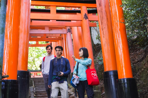 Kioto: tour de senderismo oculto de 3 horas por el santuario Fushimi Inari