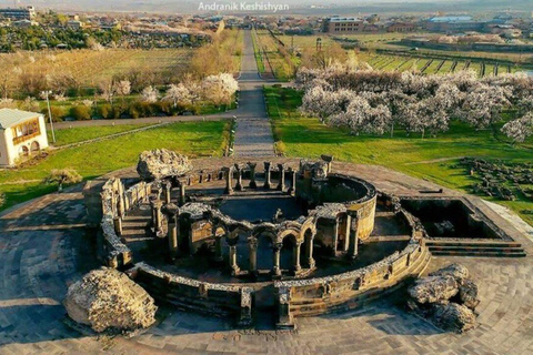 埃里温：埃奇米阿钦、赫里普西美、加扬和兹瓦尔特诺茨之旅Yerevan: Echmiadzin, Hripsime, Gayane &amp; Zvartnots Tour