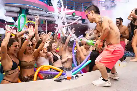 Cancun: Coco Bongo Spring Break Beach Party com bar aberto