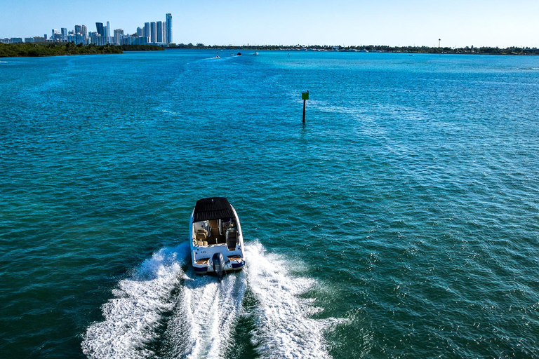 Miami: Private Tailored Sightseeing Boat Tour 1 hour Package w/o Gas & Marina Fees $70 due at Check-in