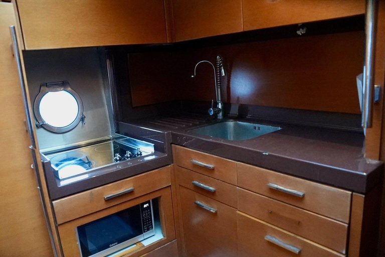 Cancún: Prywatny jacht Azimut 47 Fly - 6 godzin na Isla MujeresCancún: Prywatny jacht Azimut 47 Fly – 6 godzin na wyspę Isla Mujeres