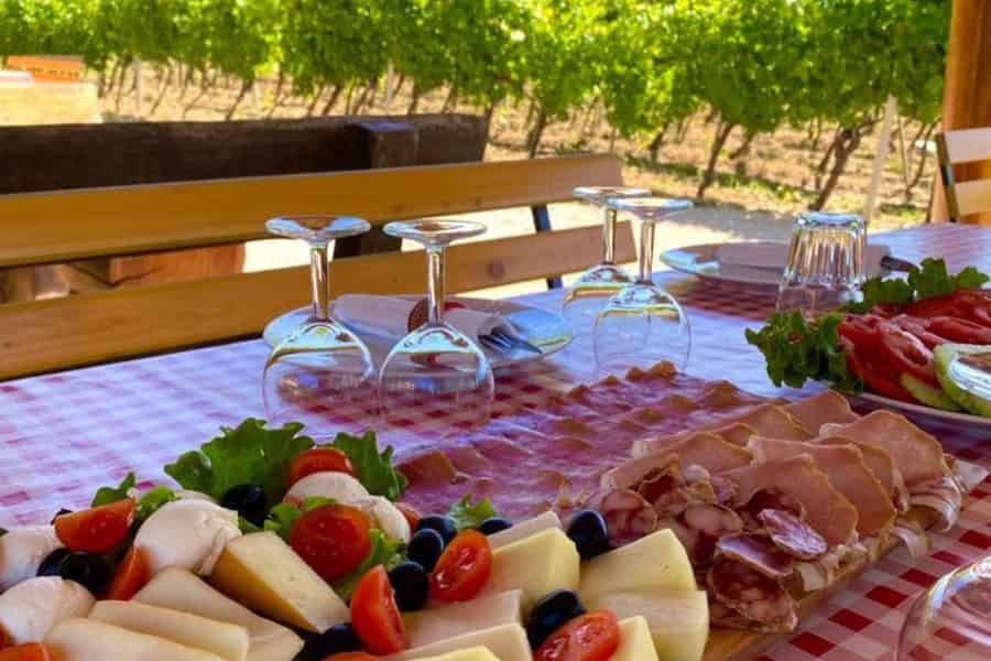 Ab Dubrovnik: Halbtägige Weinprobe und Städtetour durch Cavtat. Foto: GetYourGuide Ab Dubrovnik: Halbtägige Weinprobe und Städtetour durch Cavtat. Foto: GetYourGuide
