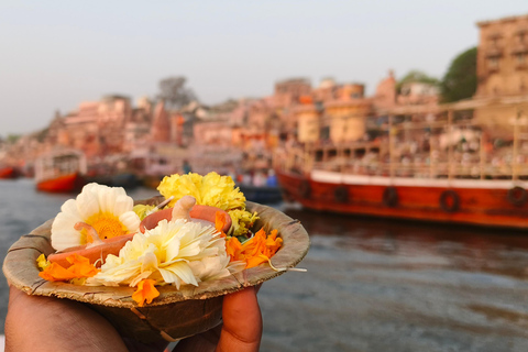 Varanasi: 4 timmars morgontur (soluppgång,ceremoni,tempel,båttur))