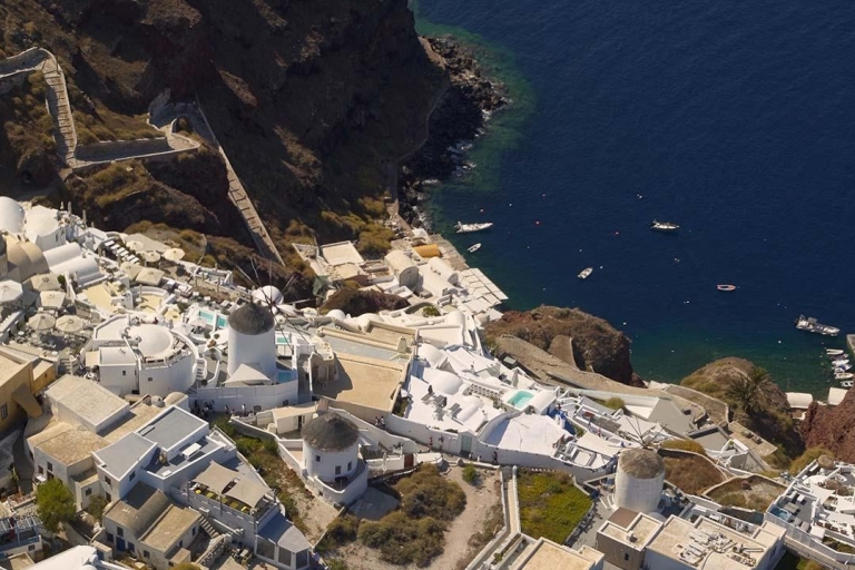 Van Santorini: privé enkele helikoptervlucht naar eilandenHelikoptervlucht van Santorini naar Folegandros