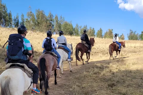 Passeio a cavalo místico descobrindo Cusco de uma maneira única