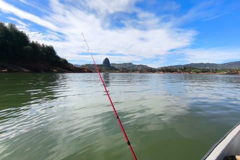 Guatapé: All-inclusive private fishing experience (24-hour advance booking) Guatapé: All-inclusive sport fishing experience (24-hour advance booking)