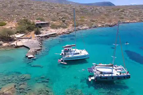 Catamarã de luxo de Heraklion para Dia – Almoço com chef e bar aberto