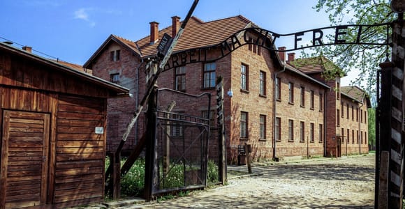Krakow to Auschwitz Birkenau Guided Tour with Ghetto Visit