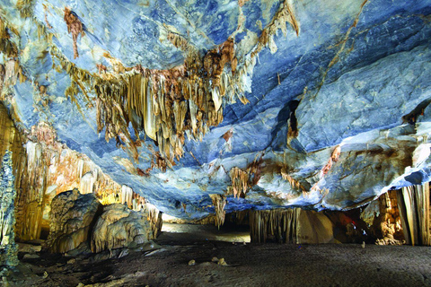 Explora Phong Nha e as Grutas do Paraíso: Aventura de 2 dias a partir de Hue