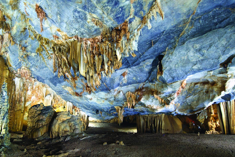 Explora Phong Nha e as Grutas do Paraíso: Aventura de 2 dias a partir de Hue