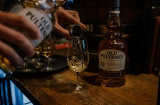 Edinburgh: Whiskyverkostung und Geschichtenerzählen in einem historischen Pub