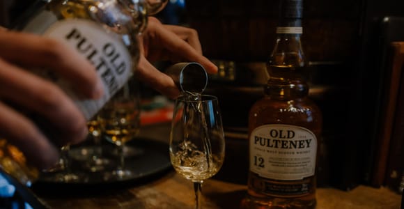 Edinburgh: Whisky Tasting and Storytelling in a Historic Pub