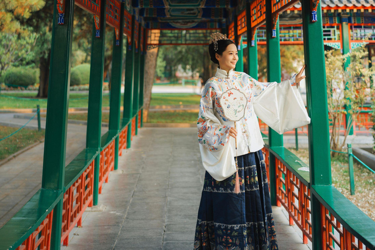 Beijing: Ming Dynasty Costume Experience Families or Couples 3 person - Ming Dynasty Chinese costume experience