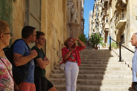 Em Valletta, você pode fazer uma excursão a pé pelos 5 sentidosEm Valletta, você fará uma excursão a pé pelos 5 sentidos da cidade.