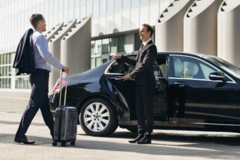 Jaipur: Airport pic-up service by private car. Jaipur: Airport pic up private service
