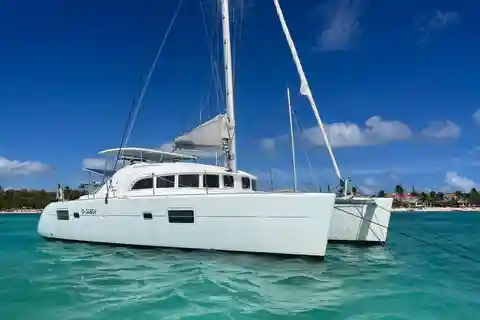 Milos: Kleftiko Semi Private Catamaran Cruise with Lunch