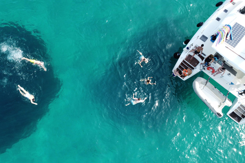 Athènes : Croisière en catamaran avec déjeuner léger et vin