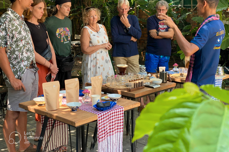 Siem Reap: Feel Good Evening Walking Tour Classic cultural walk through Wat Bo.