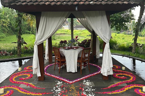 Ubud: Romantic Dinner by the Fish Pond at Adiwana Unagi Romantic Dinner Couple Package (Meet at Location)