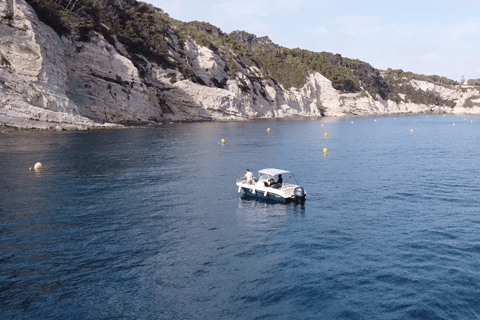 Passeio de barco privado com vinho, ibérico e snack gourmet tudo incluídoPasseio de barco particular com vinho, lanche gourmet ibérico, tudo incluído