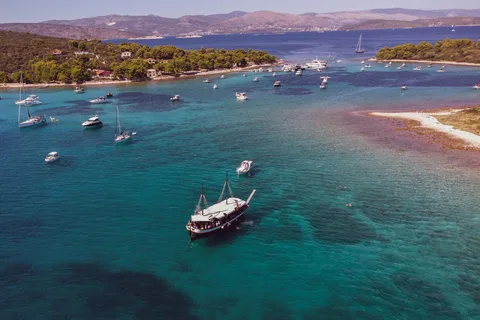 Split: Blå lagune og 3 øer-tur med frokost og skjult bugt