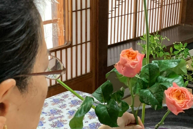 Kanazawa: Ikebana Workshop with Kimono Option (Location A) Ikebana Workshop (Option A) Shoseian