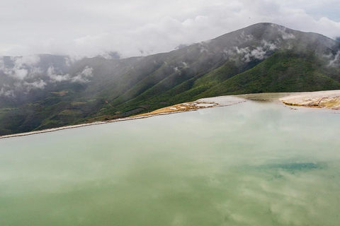 Oaxaca: Manantiales Naturales de Hierve el Agua y Recorrido Cultural